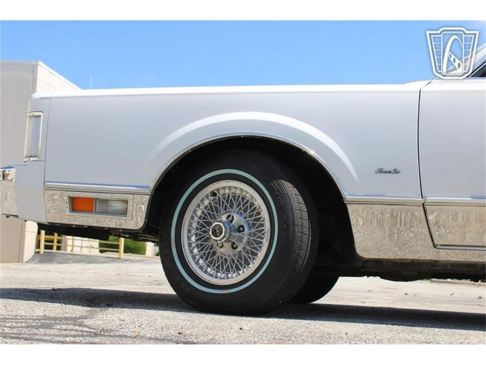 1988 Lincoln Town Car - Image 29 of 31