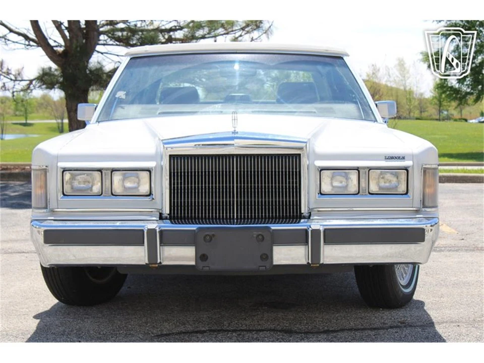 1988 Lincoln Town Car - Image 23 of 31