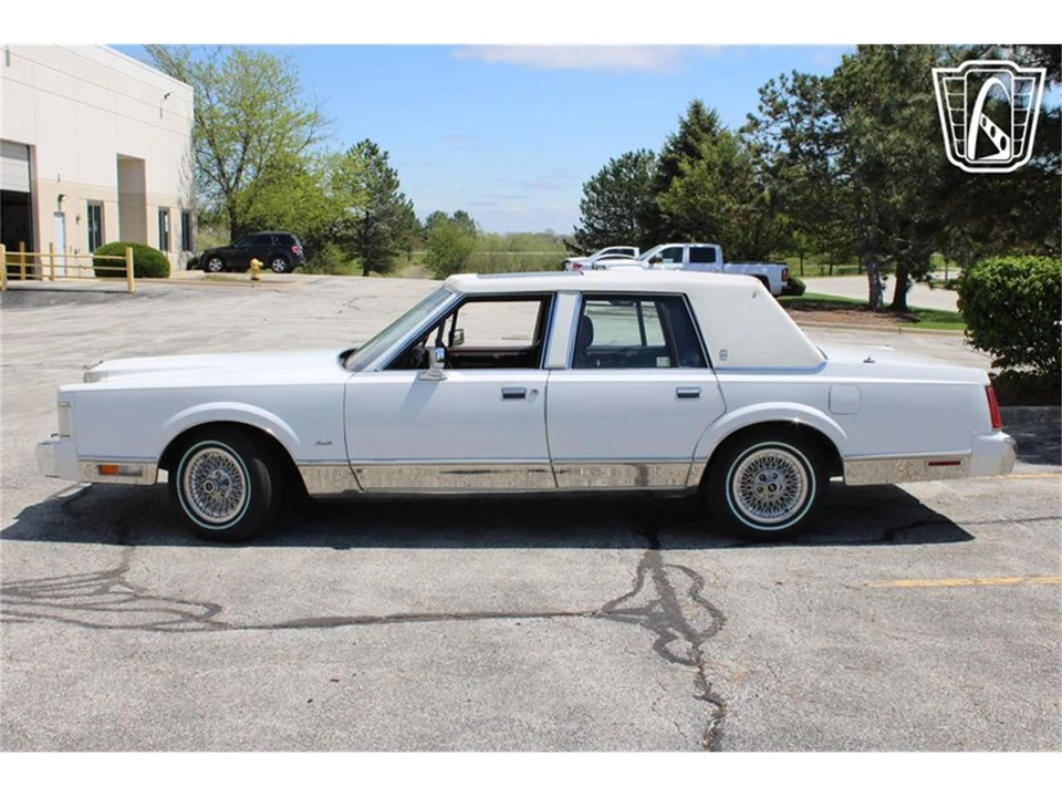 1988 Lincoln Town Car - Image 4 of 31