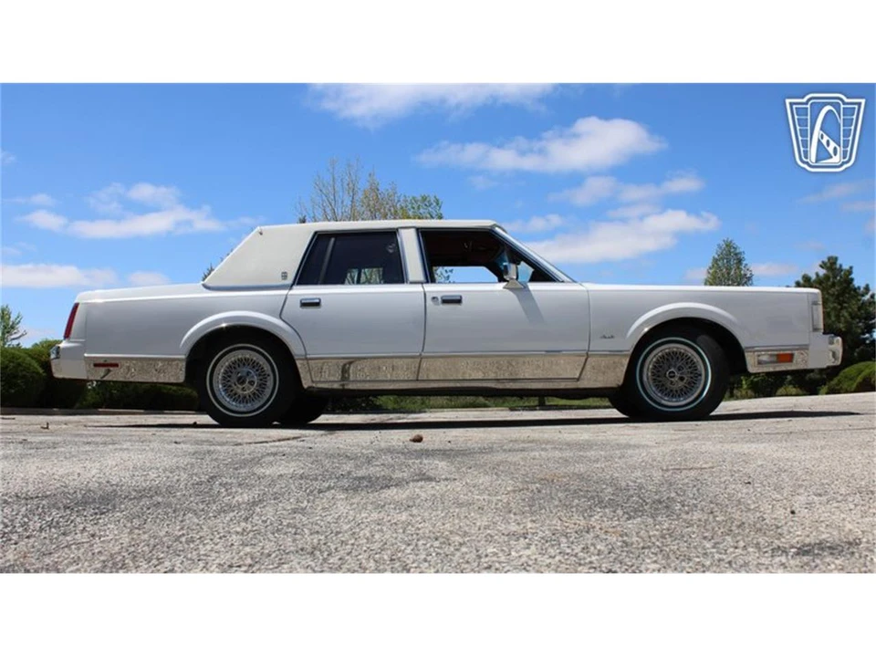 1988 Lincoln Town Car - Image 18 of 31