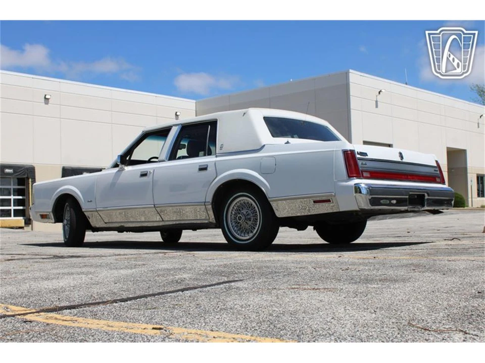 1988 Lincoln Town Car - Image 9 of 31
