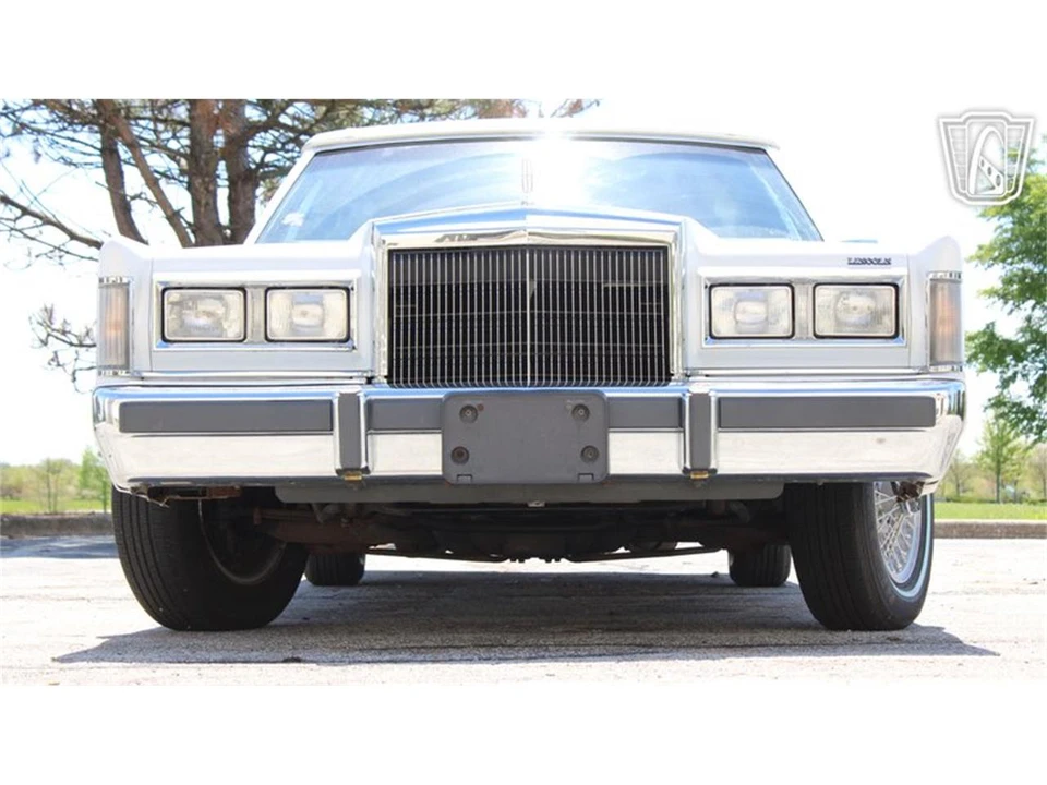 1988 Lincoln Town Car - Image 24 of 31
