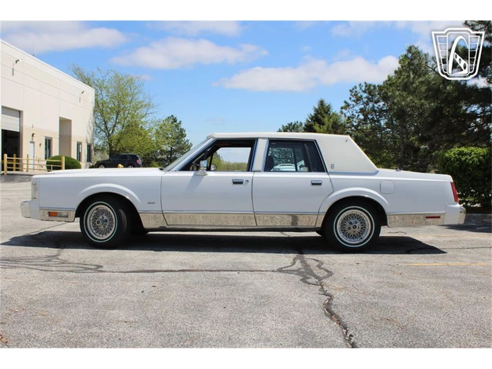 1988 Lincoln Town Car - Image 5 of 31