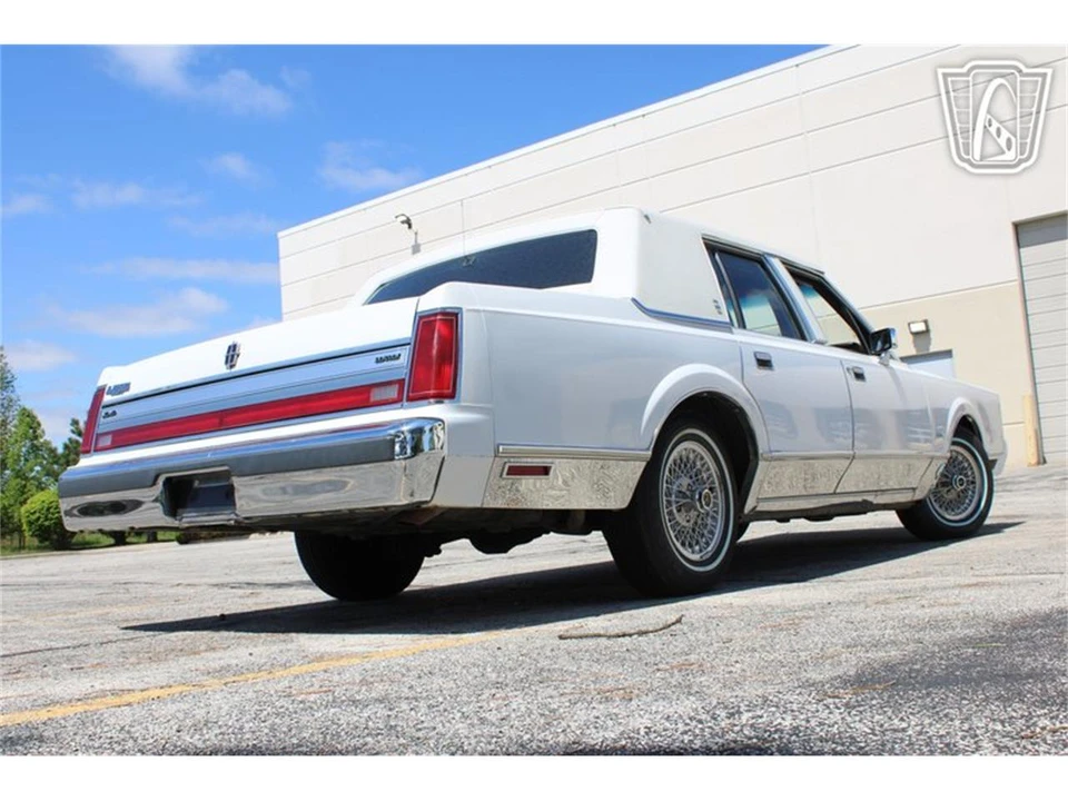 1988 Lincoln Town Car - Image 15 of 31