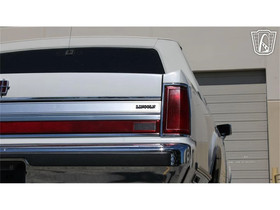 1988 Lincoln Town Car - Image 26 of 31
