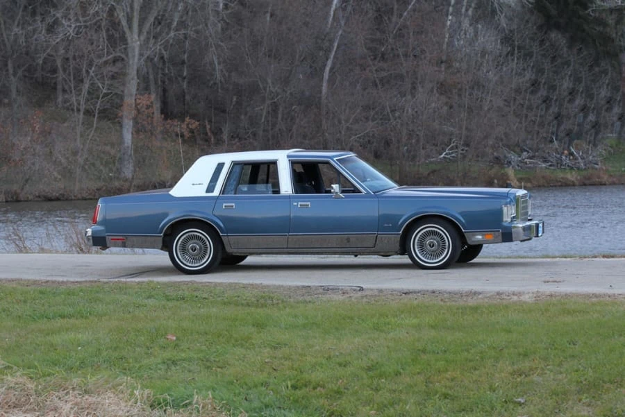 1988 Lincoln Town Car - Image 2 of 9
