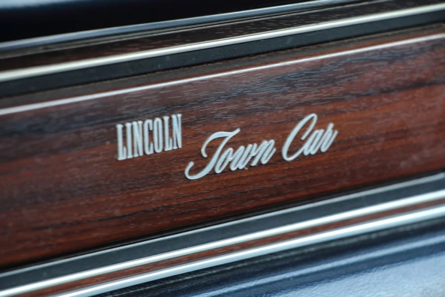 1988 Lincoln Town Car - Image 9 of 9