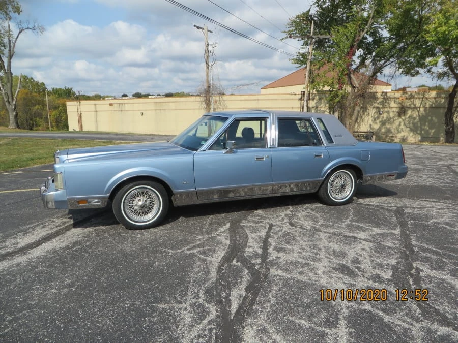 1988 Lincoln Town Car - Image 2 of 13