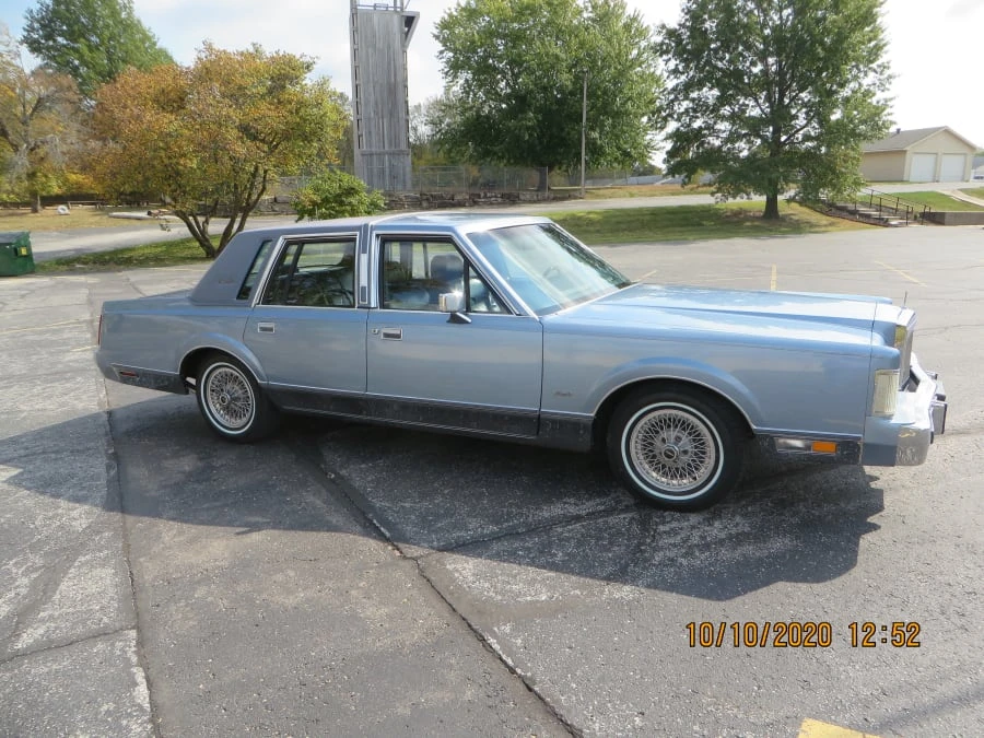 1988 Lincoln Town Car - Image 9 of 13