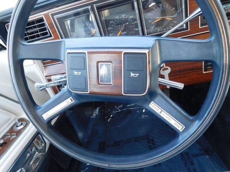 1988 Lincoln Town Car - Image 13 of 21