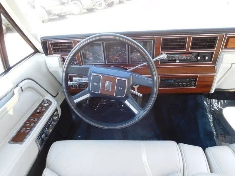1988 Lincoln Town Car - Image 17 of 21