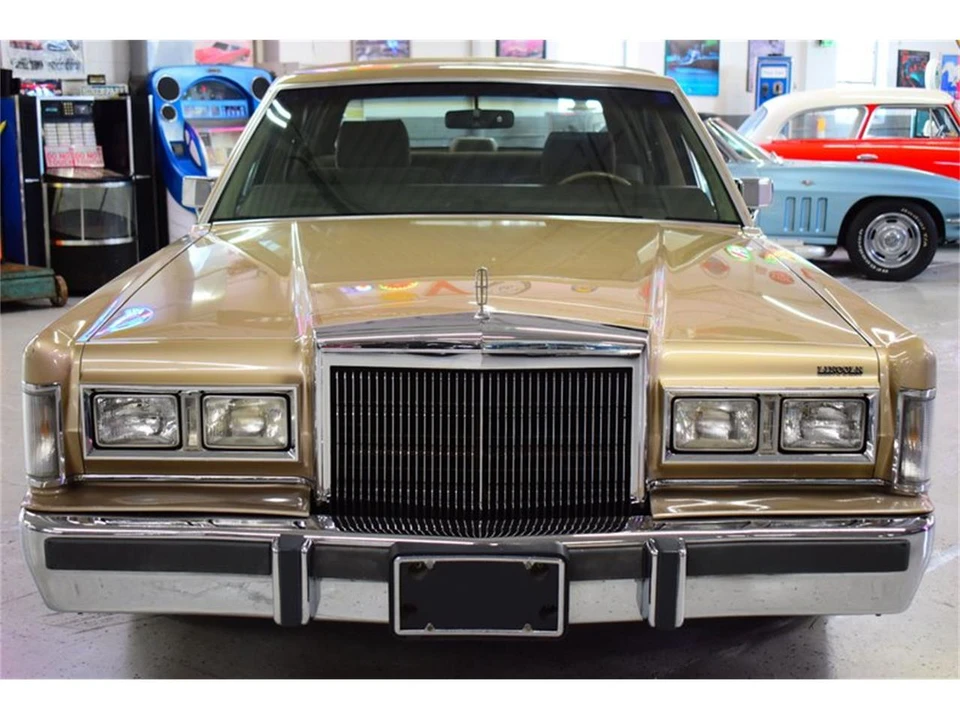 1988 Lincoln Town Car - Image 26 of 31