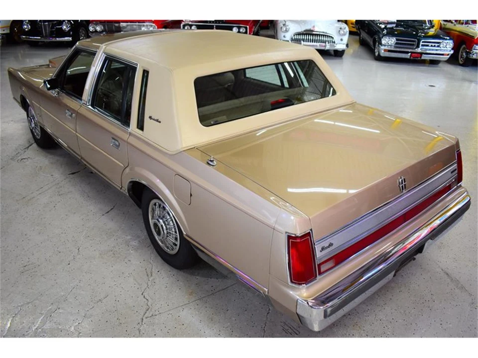 1988 Lincoln Town Car - Image 16 of 31