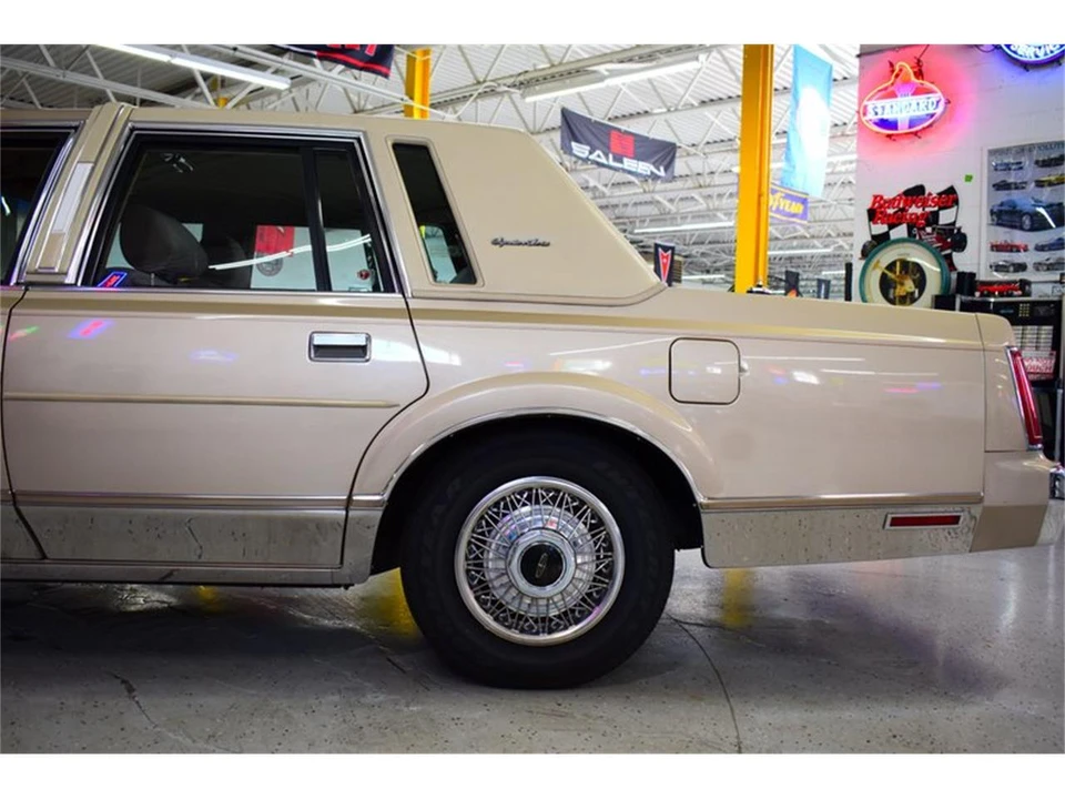 1988 Lincoln Town Car - Image 22 of 31
