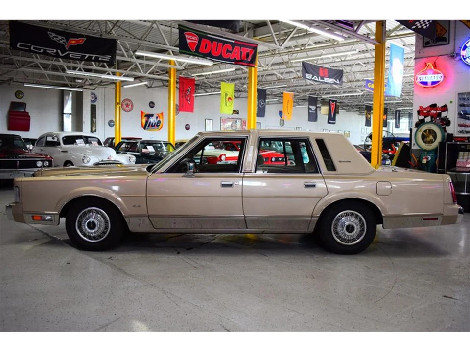 1988 Lincoln Town Car - Image 18 of 31
