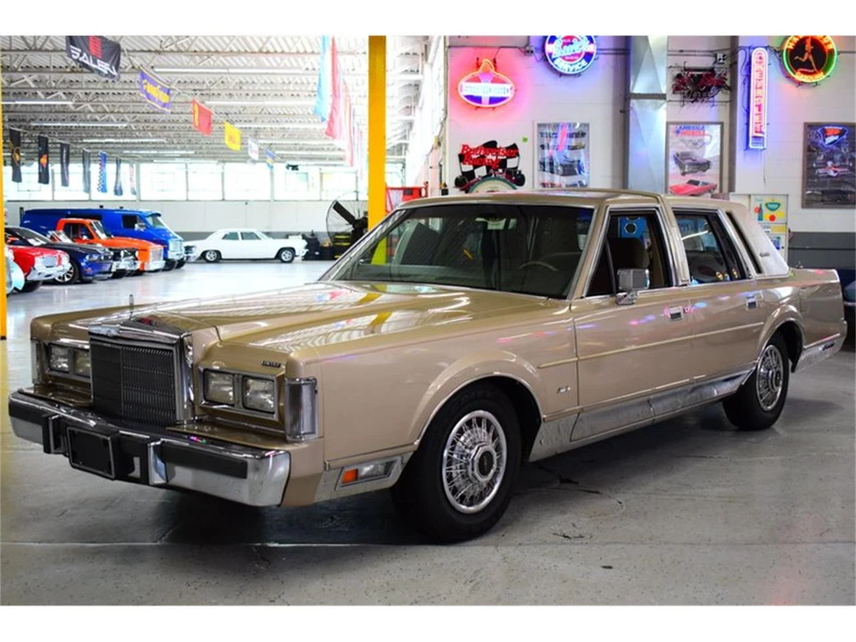 1988 Lincoln Town Car - Image 23 of 31