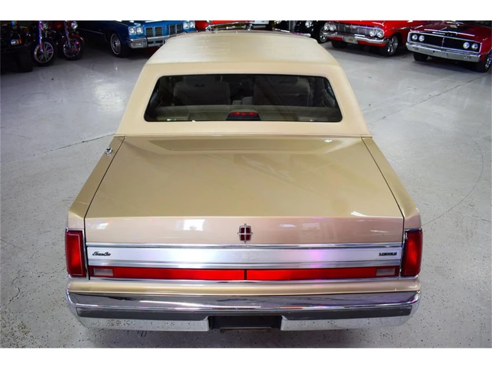 1988 Lincoln Town Car - Image 13 of 31