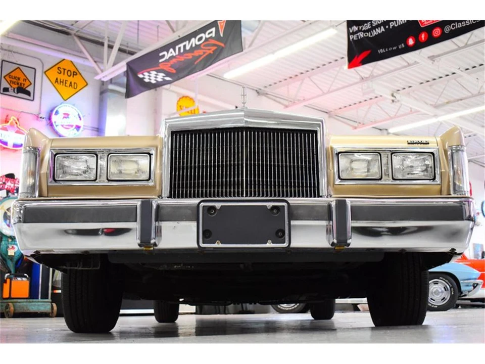 1988 Lincoln Town Car - Image 28 of 31
