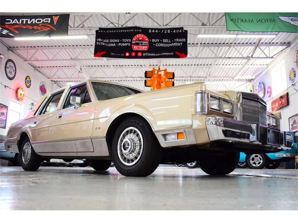 1988 Lincoln Town Car - Image 3 of 31