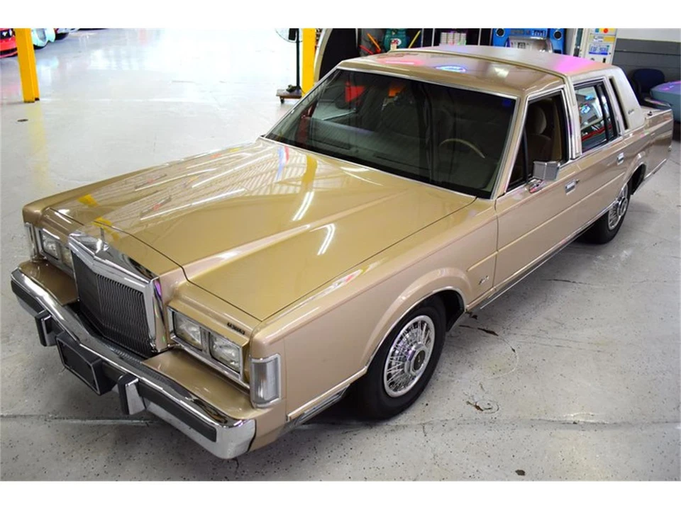 1988 Lincoln Town Car - Image 24 of 31