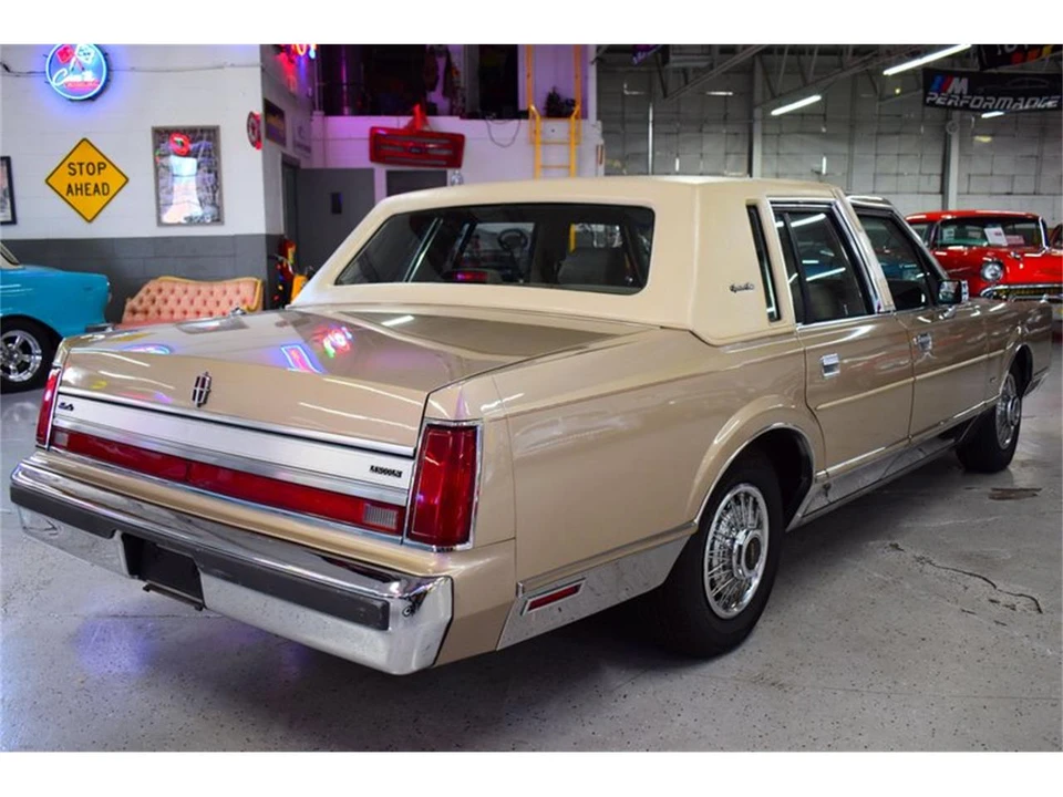 1988 Lincoln Town Car - Image 9 of 31