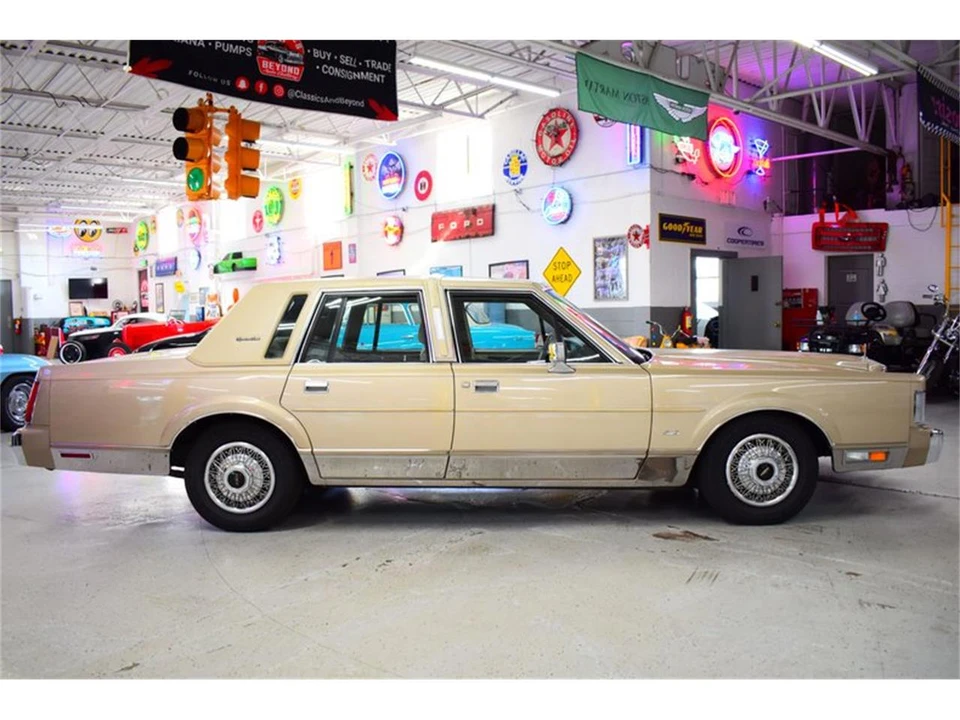 1988 Lincoln Town Car - Image 4 of 31