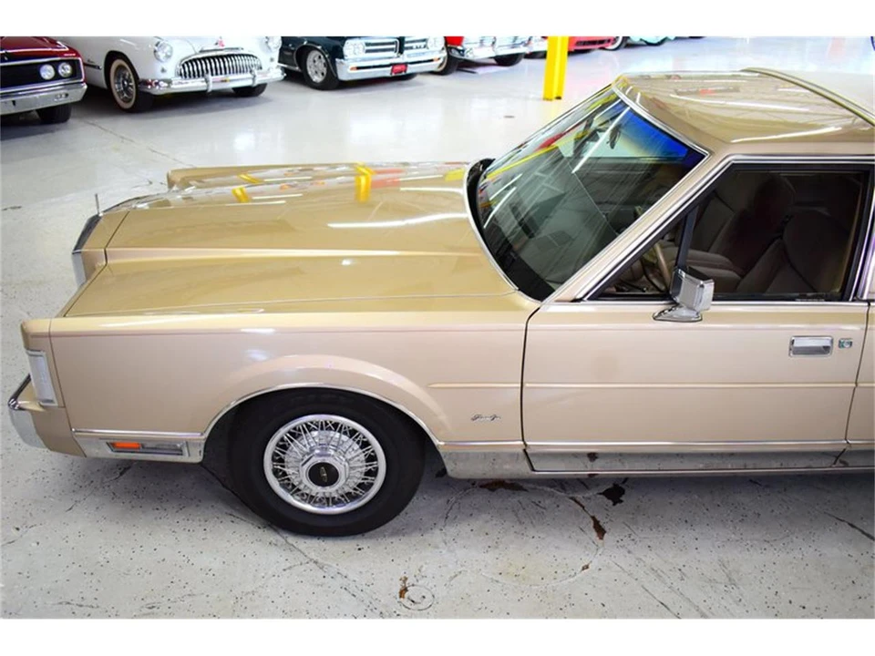 1988 Lincoln Town Car - Image 20 of 31