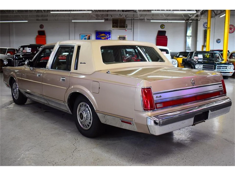 1988 Lincoln Town Car - Image 15 of 31