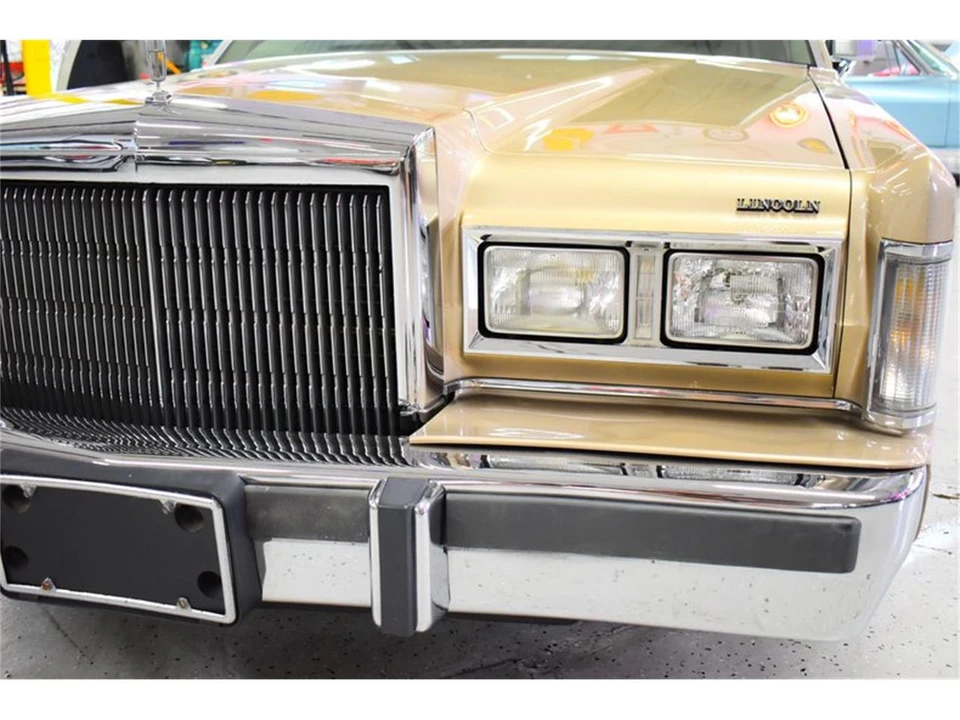 1988 Lincoln Town Car - Image 30 of 31
