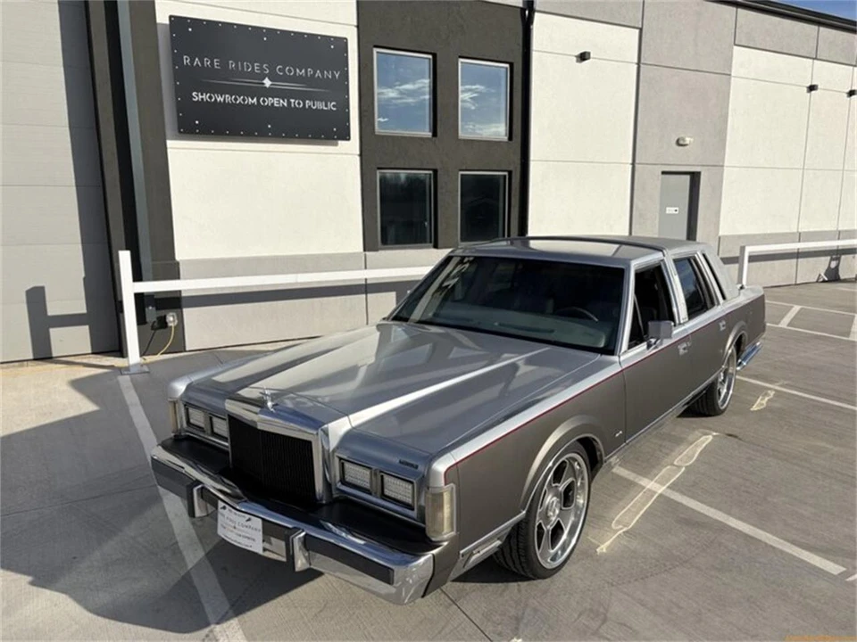1988 Lincoln Town Car - Image 11 of 31
