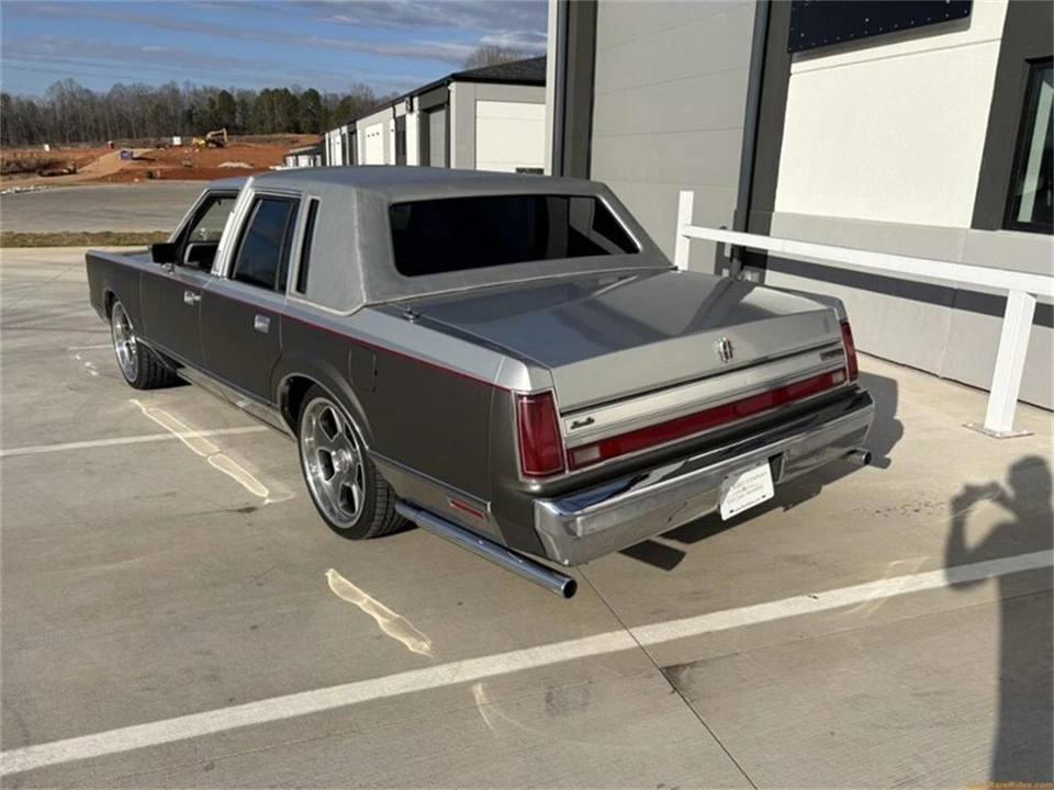1988 Lincoln Town Car - Image 13 of 31