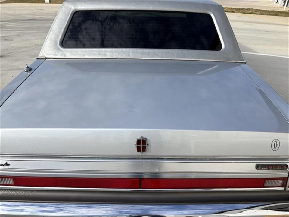 1988 Lincoln Town Car - Image 20 of 31