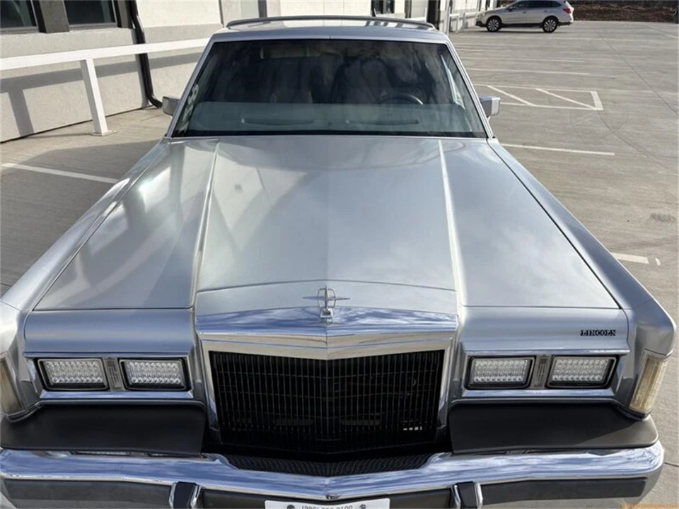 1988 Lincoln Town Car - Image 27 of 31