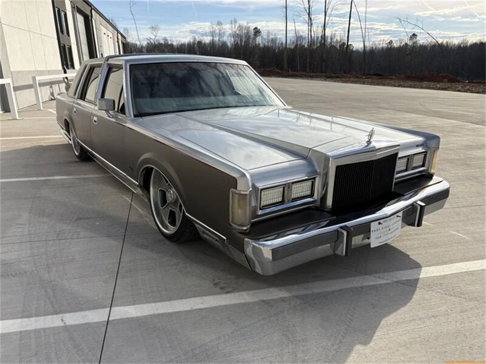 1988 Lincoln Town Car - Image 2 of 31