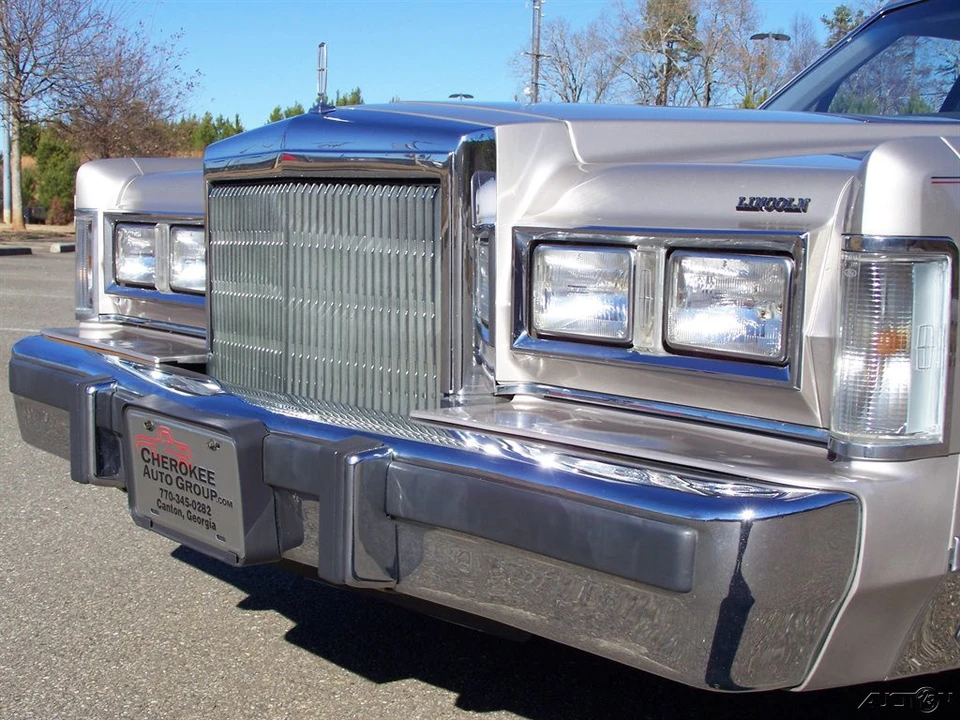 1988 Lincoln Town Car - Image 17 of 21