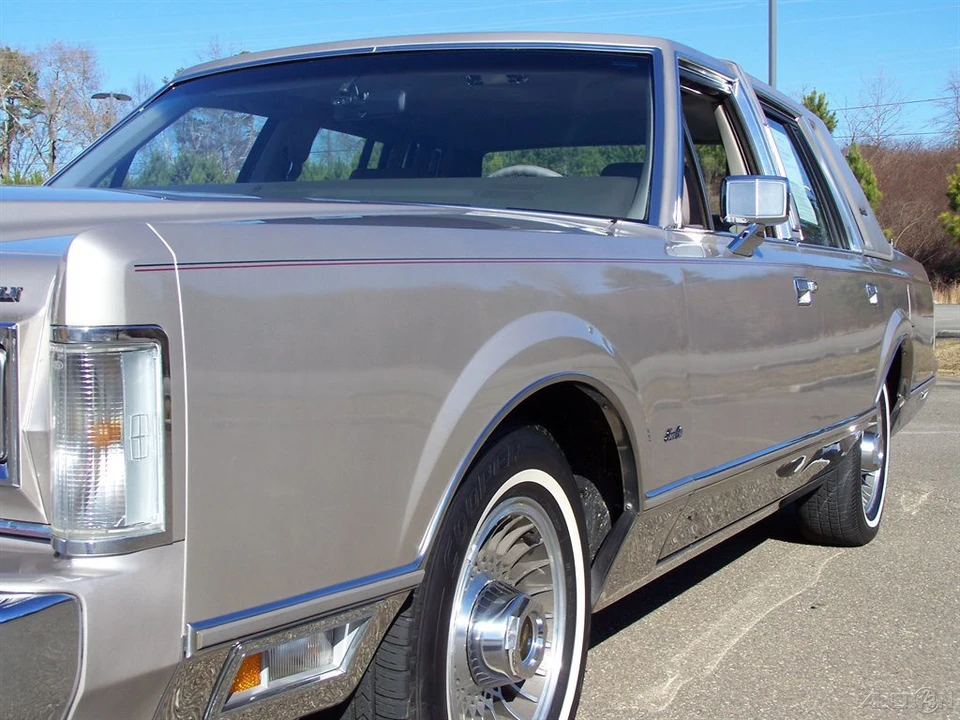 1988 Lincoln Town Car - Image 16 of 21