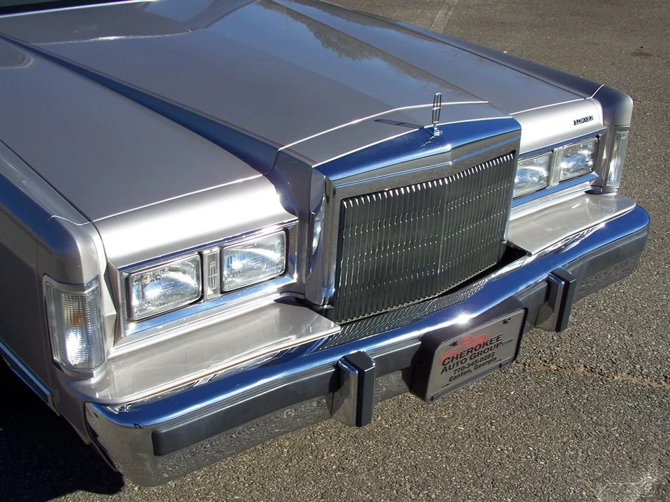 1988 Lincoln Town Car - Image 19 of 21