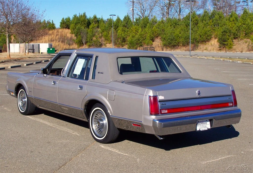 1988 Lincoln Town Car - Image 2 of 21