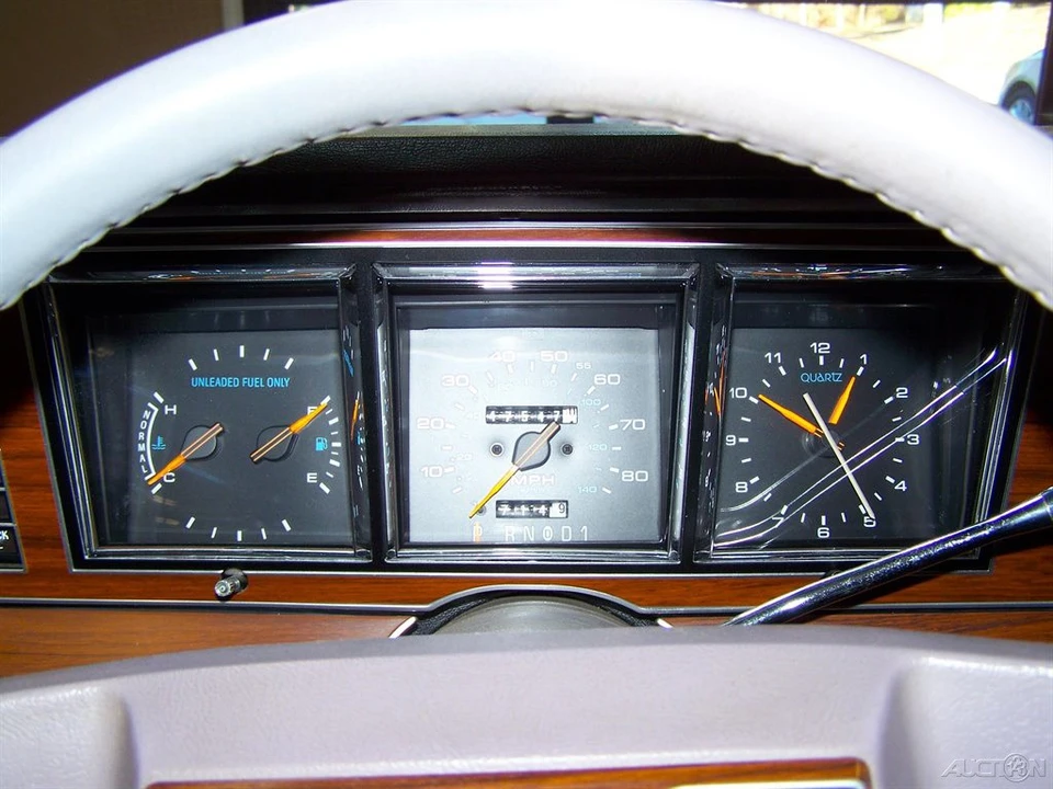 1988 Lincoln Town Car - Image 10 of 21