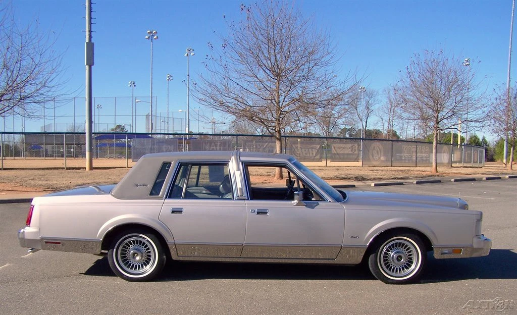 1988 Lincoln Town Car - Image 6 of 21