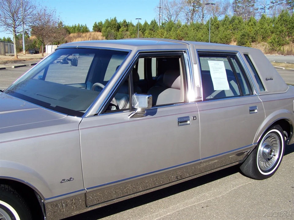 1988 Lincoln Town Car - Image 14 of 21