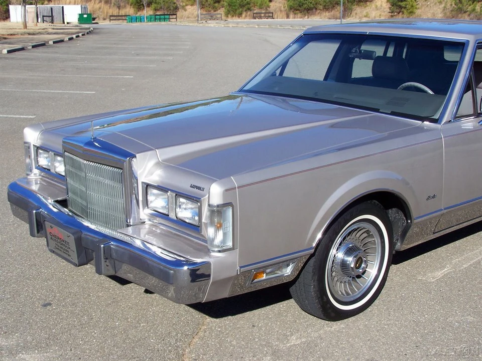 1988 Lincoln Town Car - Image 13 of 21