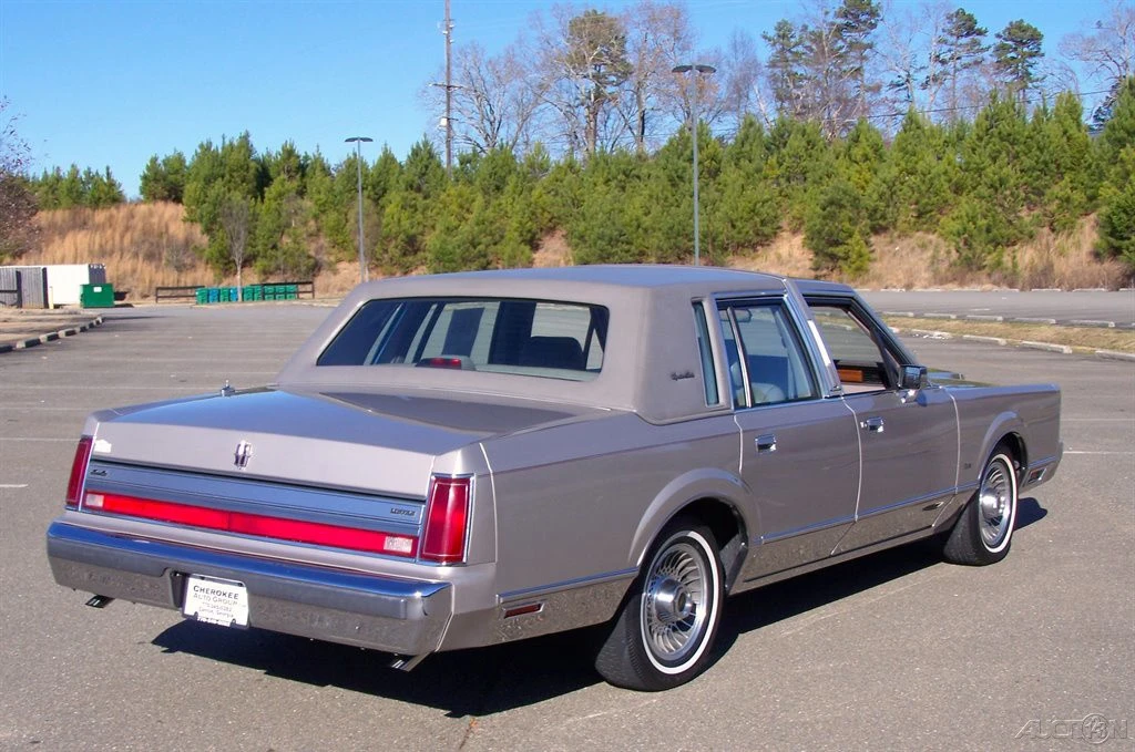1988 Lincoln Town Car - Image 5 of 21