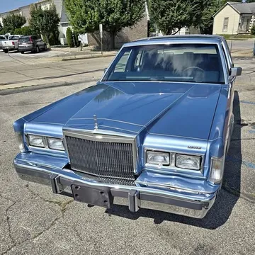 1988 Lincoln Town Car Signature Series