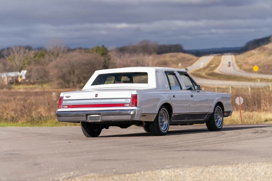 1988 Lincoln Town Car - Image 3 of 21
