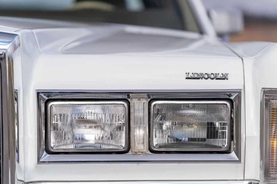1988 Lincoln Town Car - Image 10 of 21