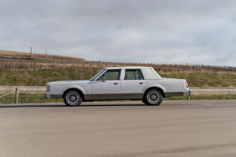 1988 Lincoln Town Car - Image 7 of 21