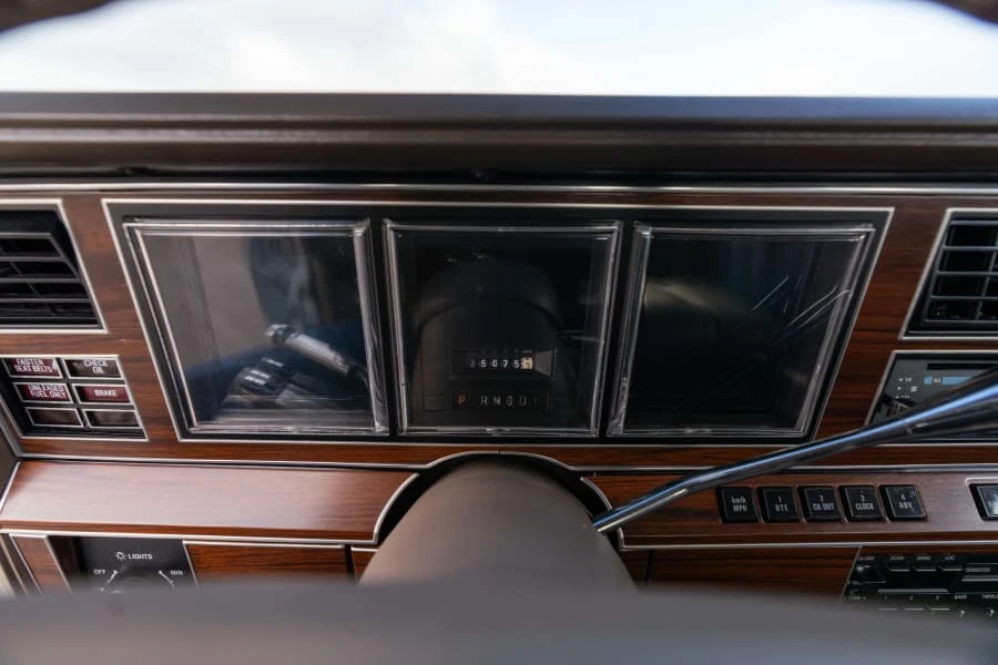 1988 Lincoln Town Car - Image 17 of 21