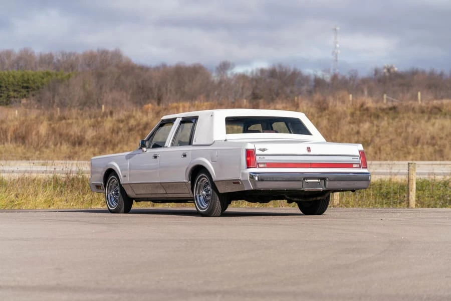 1988 Lincoln Town Car - Image 8 of 21