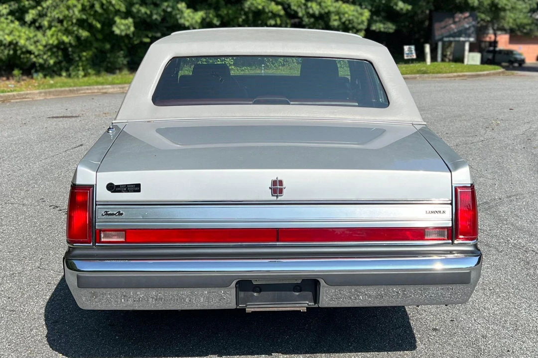 1988 Lincoln Town Car - Image 5 of 31